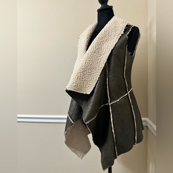 Hot & Delicious Sherpa Faux Shearling Vest M - Picture 7 of 8